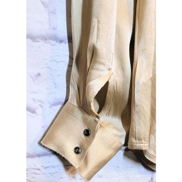 White House Black Market Silk Stretch Blouse Size 6 Champagne Snap Down Office - Picture 3 of 8